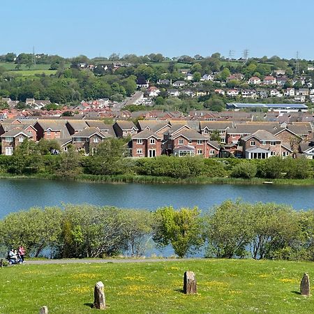 Stunning 2 Bed House Near Coastal Path/Lake/Beach Llanelli Buitenkant foto