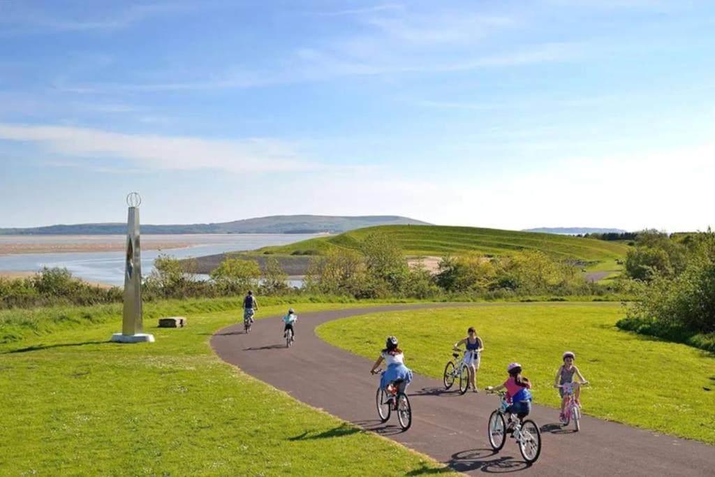 Stunning 2 Bed House Near Coastal Path/Lake/Beach Llanelli Buitenkant foto