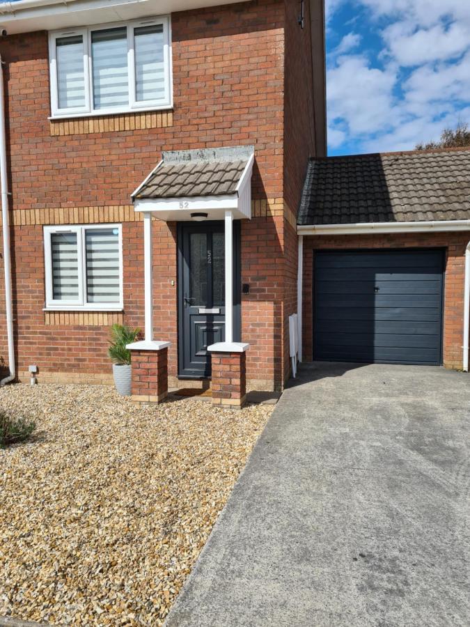 Stunning 2 Bed House Near Coastal Path/Lake/Beach Llanelli Buitenkant foto