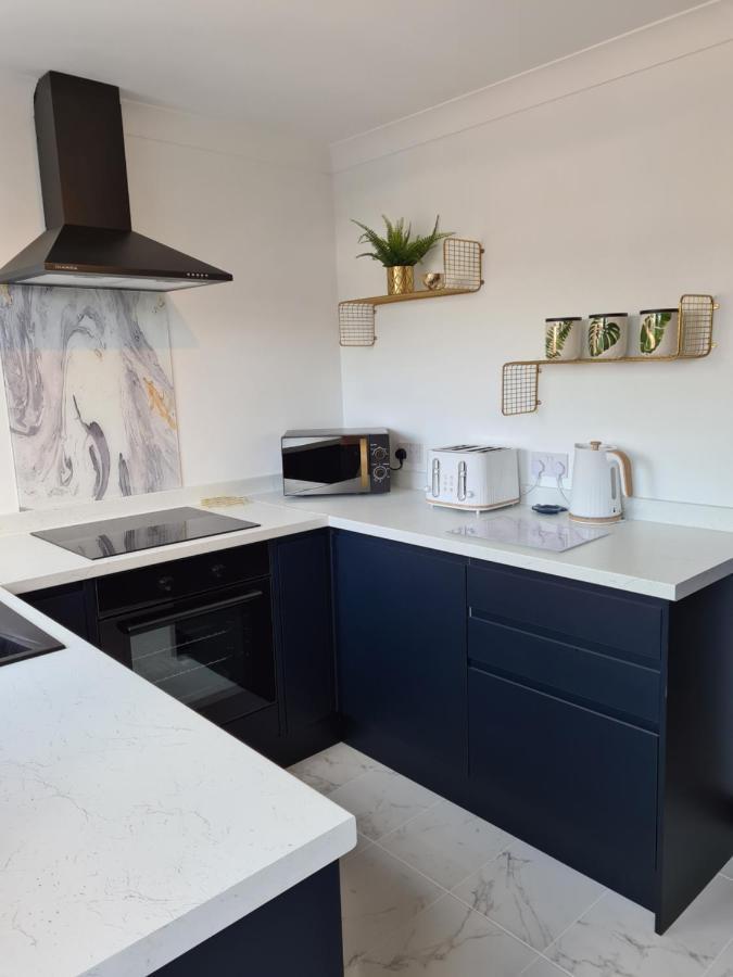 Stunning 2 Bed House Near Coastal Path/Lake/Beach Llanelli Buitenkant foto