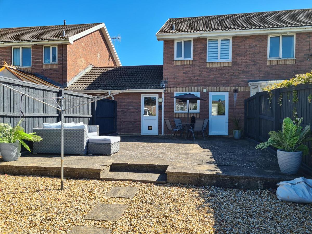 Stunning 2 Bed House Near Coastal Path/Lake/Beach Llanelli Buitenkant foto