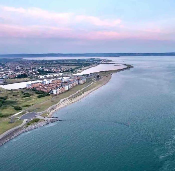 Stunning 2 Bed House Near Coastal Path/Lake/Beach Llanelli Buitenkant foto