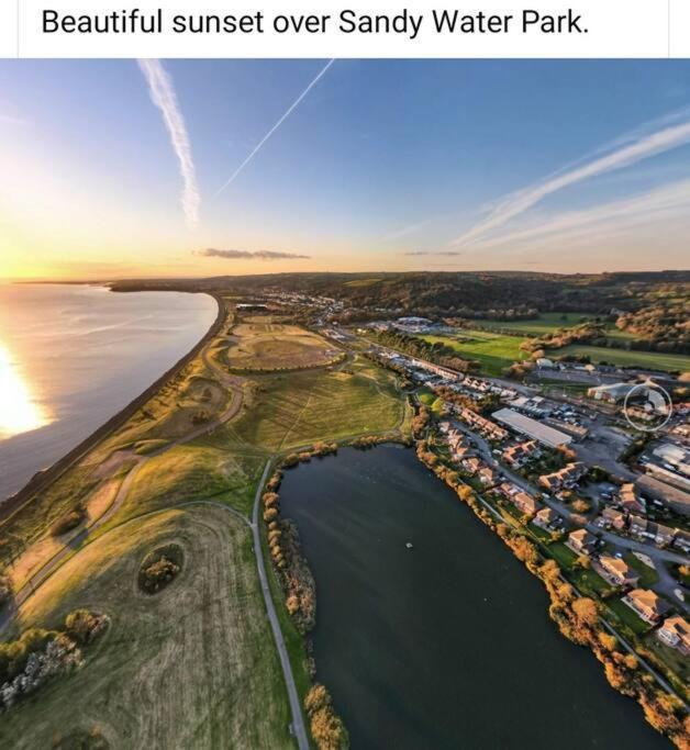 Stunning 2 Bed House Near Coastal Path/Lake/Beach Llanelli Buitenkant foto